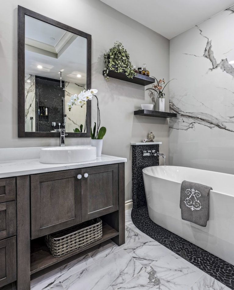 Statement Bathtubs and Showers